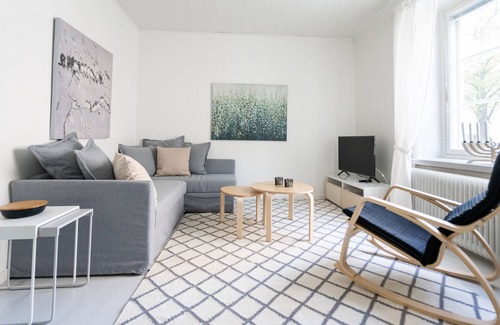 Keskinen District Apartment | Luminous 1br next to Puu-Vallilla