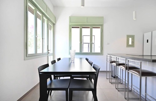 Tel Aviv City Center Apartment | Luminous 3-BR in the Heart of Shenkin by HolyGuest