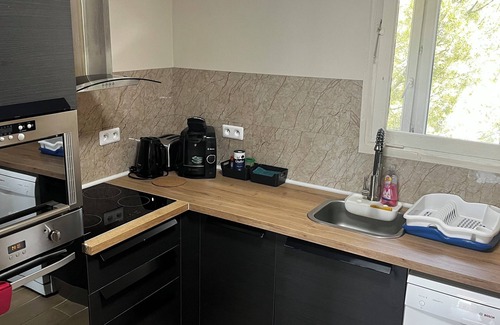 Vitrolles Apartment | Luminous apartment with view of the lake - Refurbished, close to the airport (sleeps 6)