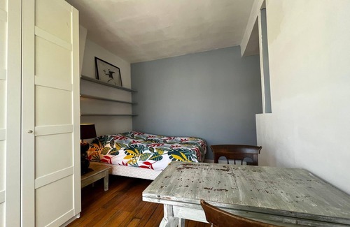 Pigalle Apartment | Luminous cocoon near Montmartre's Sacré Coeur