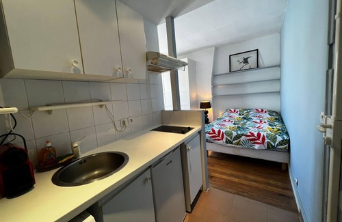 Pigalle Apartment | Luminous cocoon near Montmartre's Sacré Coeur