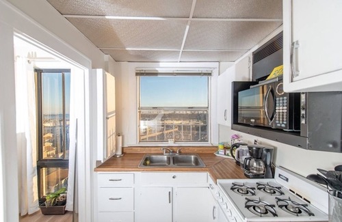 Waterfront Apartment | Luminous One-Bedroom Condo in Long Beach