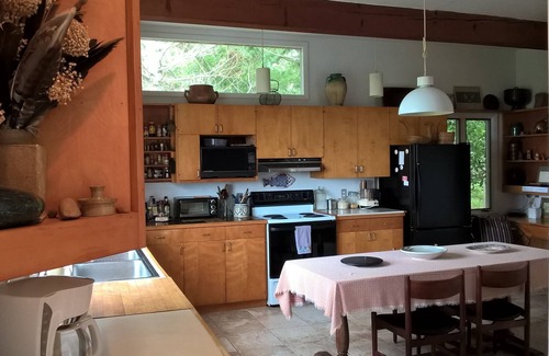 Chilmark House | Luminous rural retreat with spectacular ocean views.