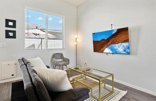 Casa Grande Apartment | Luminous Sunrise Home in Casa Grande with Pool,BBQ