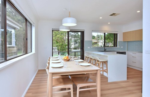 Corlette House | Luna - Absolute Beachfront