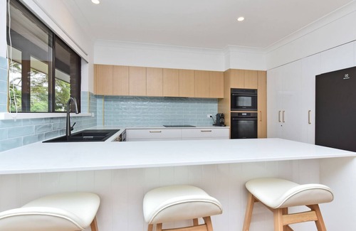 Corlette House | Luna - Absolute Beachfront