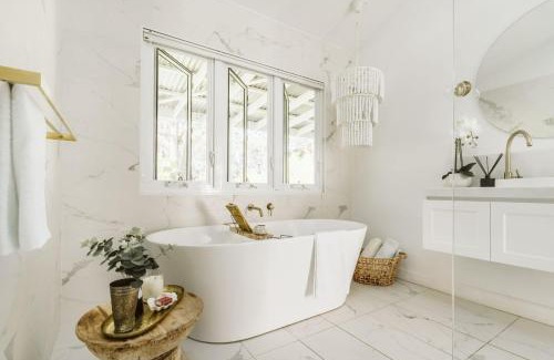 Huskisson House | Luna by Experience Jervis Bay