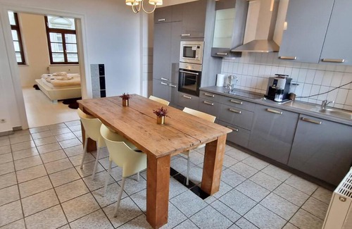 Krefeld Apartment | Luna City-Apartment 80qm 2 Zimmer 2 Bäder 20km Messe Airport