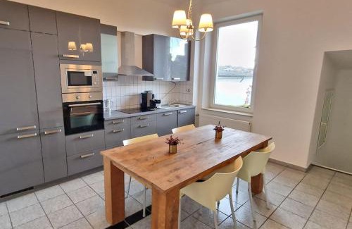 Krefeld Apartment | Luna City-Apartment 80qm 2 Zimmer 2 Bäder 20km Messe Airport