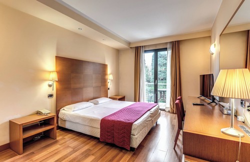 Oleggio Castello Hotel | Luna Hotel Motel Lago Maggiore Arona