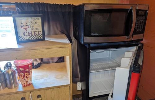 Niagara Falls Apartment | Luna house- City Centre and Bus Stop - Perfect for 2 people and pet + hot tub
