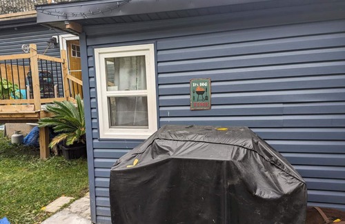 Niagara Falls Apartment | Luna house- City Centre and Bus Stop - Perfect for 2 people and pet + hot tub