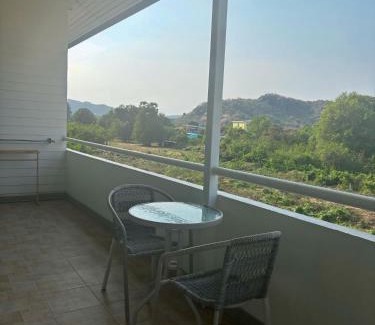 Khao Takiab Resort | Luna Hut Resort