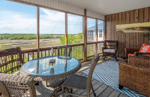 Surf City House | Luna's Lagoon: 3BR, 3BA, Sleeps 8 - waterfront with views! Walk to beach!