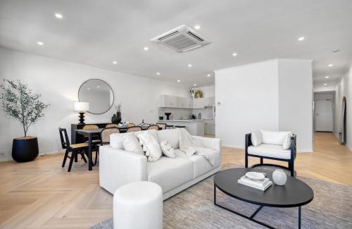Henley Beach Apartment | Luna's Lookout: Esplanade Henley Beach