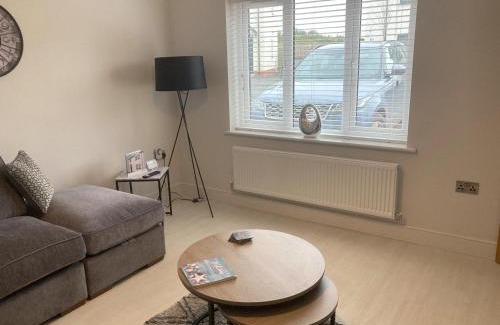 Kilgetty House | LunaRoxx, 6 Meadow Gardens, Kilgetty