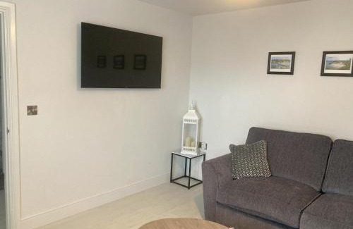 Kilgetty House | LunaRoxx, 6 Meadow Gardens, Kilgetty