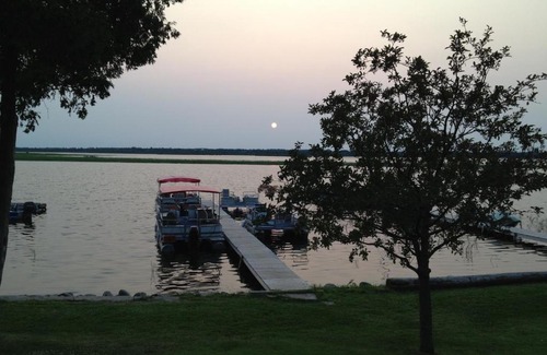 Lindsay Resort | Lunge Haven Cottages & Boating Club