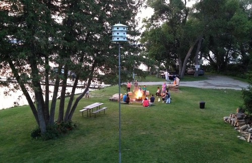 Lindsay Resort | Lunge Haven Cottages & Boating Club