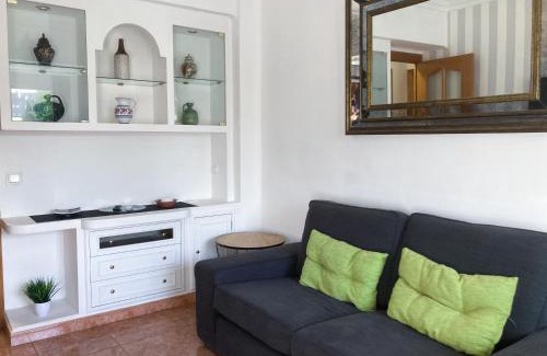 Cervantes Apartment | Luninoso y práctico apartamento en el centro con amplio parking incluido