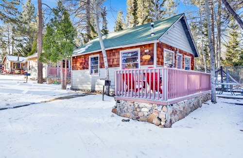 Patton Cabin | Lupine Lakeside Family Cabin at Shore Acres Lodge