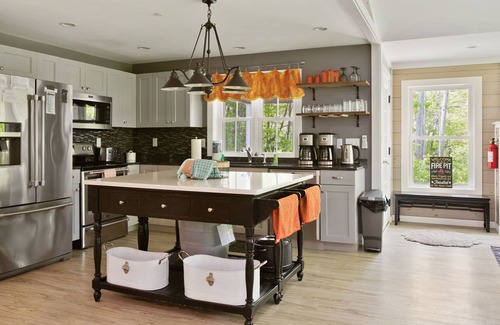 Cape Porpoise House | Lupine Lodge- Large 10 Bedroom Estate in Cape Porpoise center!
