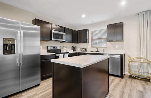 Durham House | Lush 3BR, Pet-Friendly, Tranquil Haven
