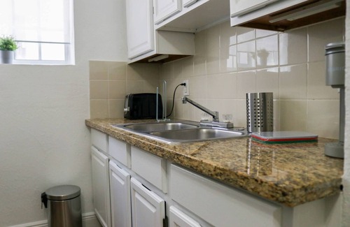 Douglas Apartment | Lush . a true gem 1BD