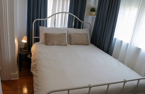 Douglas Apartment | Lush . a true gem 1BD