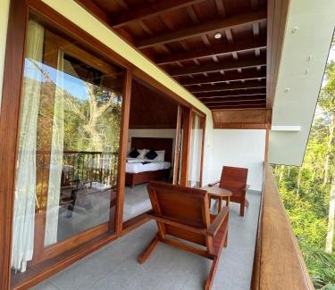 Pirmed House | Lush Acres