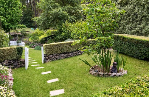 Colo Vale Apartment | Lush and Charming Country Escape, Stunning Gardens