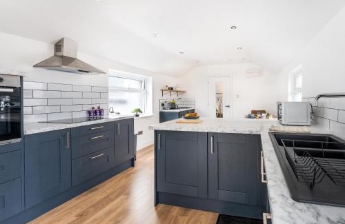 Newport Apartment | Lush apartments, Pool Table, Netflix, Parking, Long Term Discounts