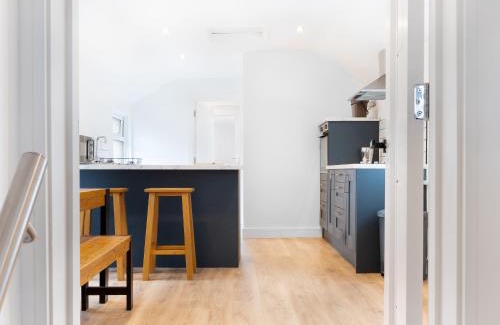 Newport Apartment | Lush apartments, Pool Table, Netflix, Parking, Long Term Discounts