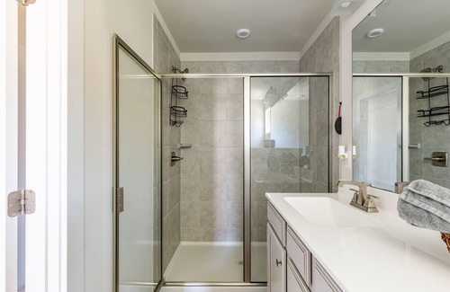 Arcola House | Lush, Charming Getaway Townhome Wine Country Virginia w/ private Garage
