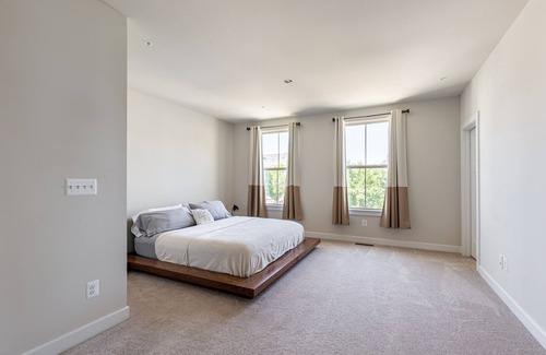 Arcola House | Lush, Charming Getaway Townhome Wine Country Virginia w/ private Garage