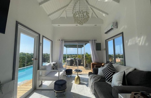 Treasure Beach Villa | Lush Coastline Serviced Villa With Pool