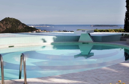 Mandelieu-La-Napoule Villa | Lush designed villa with sea views