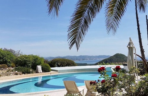 Mandelieu-La-Napoule Villa | Lush designed villa with sea views
