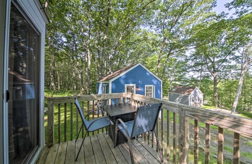 Edgecomb Apartment | Lush Edgecomb Studio Cottage with Fire Table!