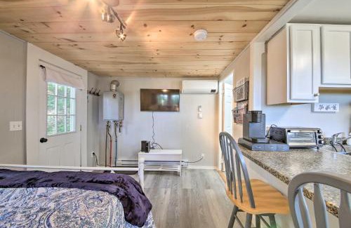 Edgecomb Apartment | Lush Edgecomb Studio Cottage with Fire Table!