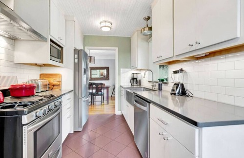 Anderson Township House | Lush Fenced Back Yard | Lush Yard | Birdwatching | Fire Pit | Hammock