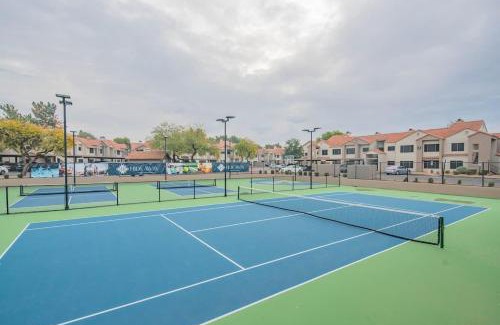 North Scottsdale Apartment | Lush Golf Pickleball Pool Hot Tub King Bed Parking