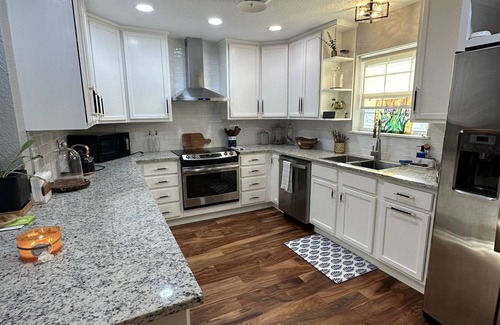 Killeen House | Lush Killeen Getaway! Close to shopping and entertainment.