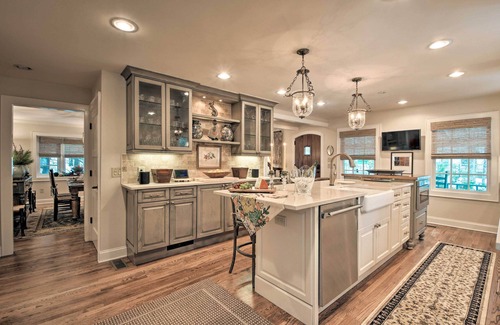 Mirror Lake Cottage | Lush Mirror Lake Cottage Rental w/Private Deck