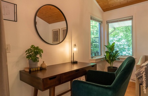 Fennville House | Lush Oasis near Lake Michigan