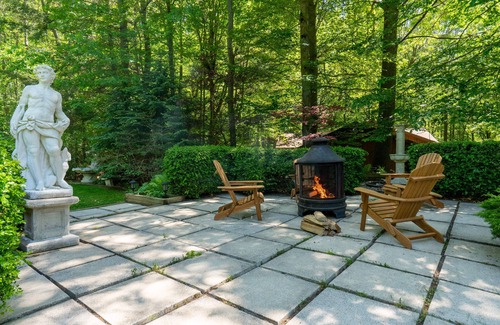 Fennville House | Lush Oasis near Lake Michigan