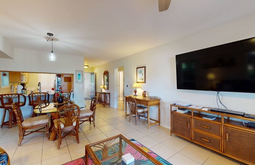 Waikoloa Condo | Lush tropic stay with a lanai, washer/dryer, shared pool, hot tub, & game room