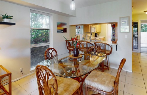 Waikoloa Condo | Lush tropic stay with a lanai, washer/dryer, shared pool, hot tub, & game room