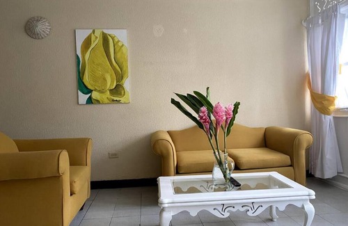 Runaway Bay Apartment | Lush Tropical apartment located in a 4-star resort
