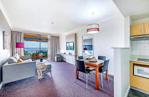 Darwin City Centre Apartment | Lush Vista Poolside Living on Esplanade w Balcony